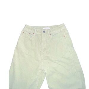 Pac-sun corduroy mint green jeans! size 0
don’t fit me!